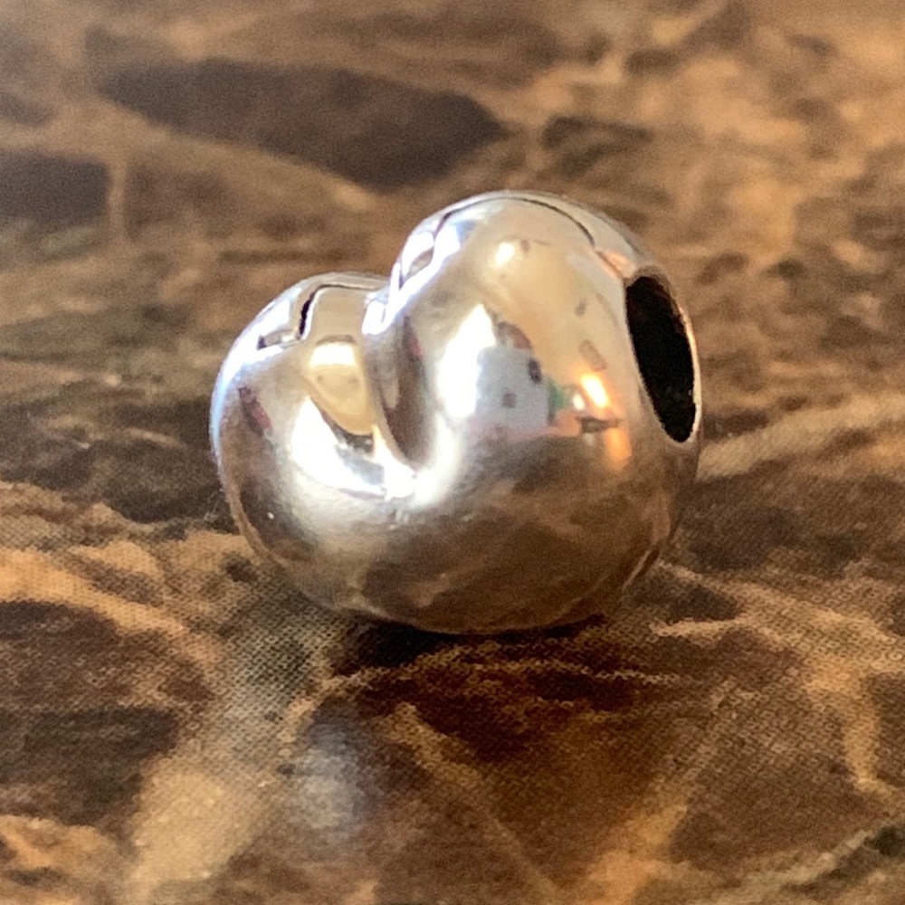 Authentic Pandora Smooth Heart Clip Charm S925 ALE